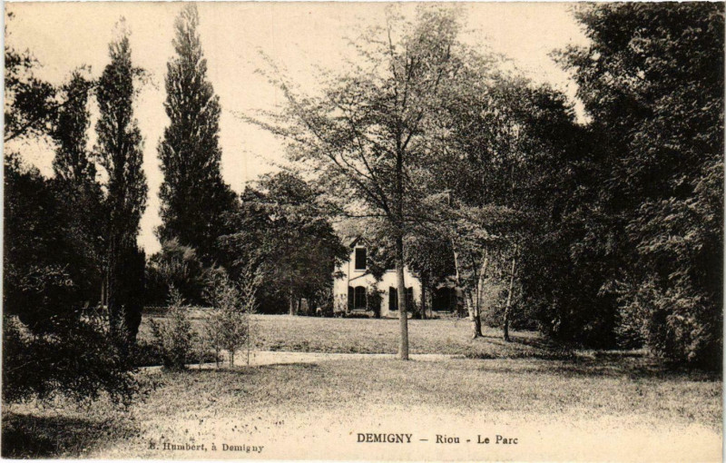 Carte postale ancienne Demigny Riou. Le Parc France à Demigny