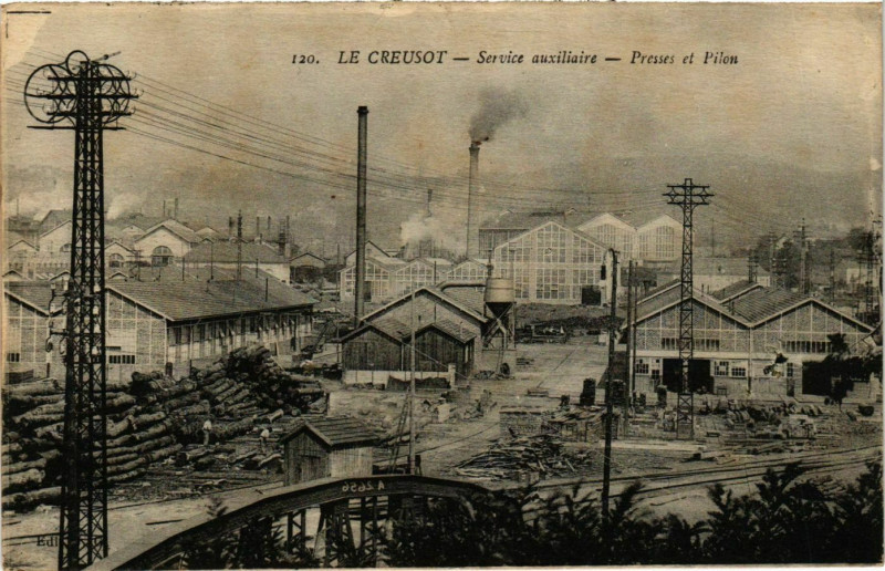 Carte postale ancienne Le Creusot Service auxiliaire France au Creusot