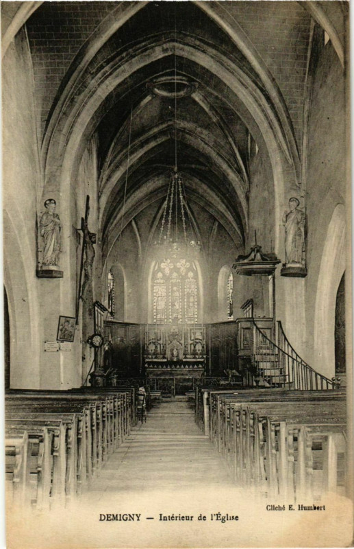 Carte postale ancienne Demigny Interieur de l'Eglise France à Demigny