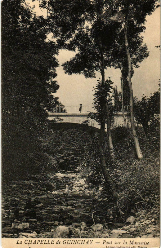 Carte postale ancienne La Chapelle de Guinchay Pont sur la Mauvaise France à La Chapelle-de-Guinchay