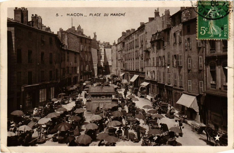 Carte postale ancienne Macon Place du Marche France à Mâcon