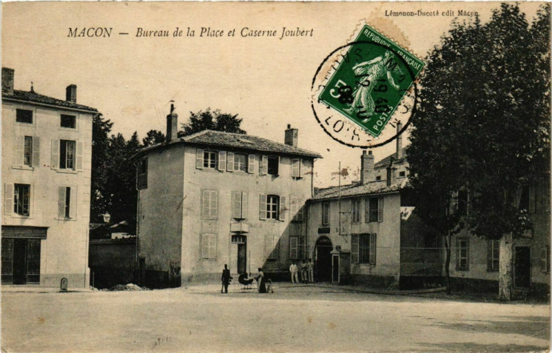 Carte postale ancienne Macon Bureau de la Place et Caserne Joubert France à Mâcon