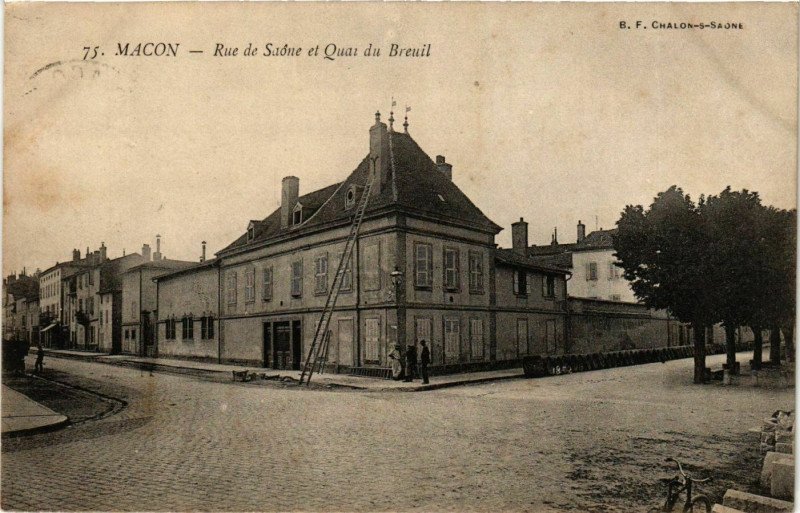 Carte postale ancienne Macon Rue de Saone et Quai du Breuil France à Mâcon