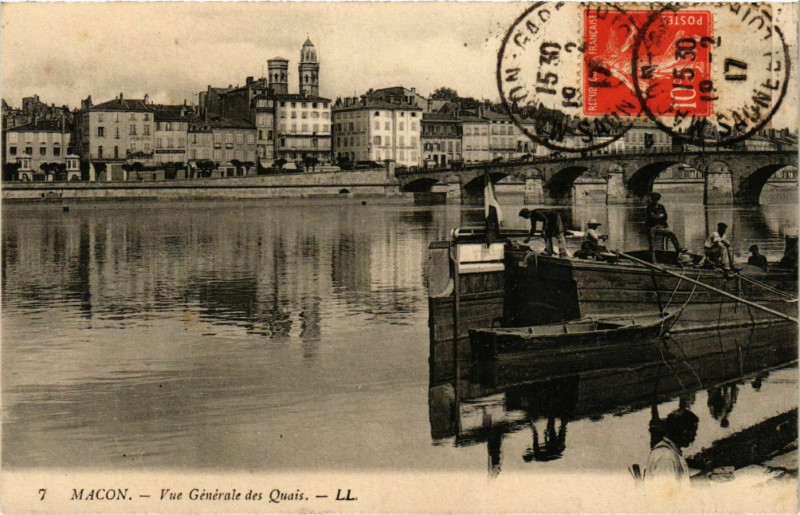 Carte postale ancienne Macon Vue Generale des Quais France à Mâcon