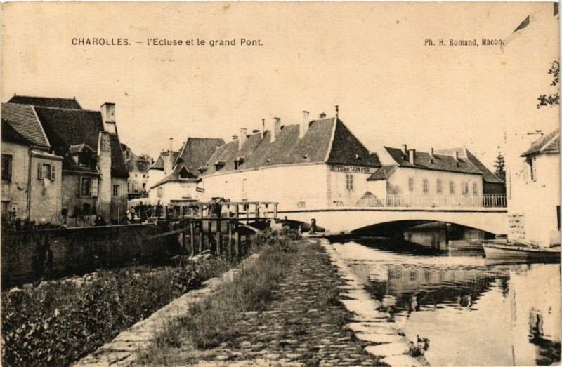 Carte postale ancienne Charolles l'Ecluse et le grand Pont France à Charolles