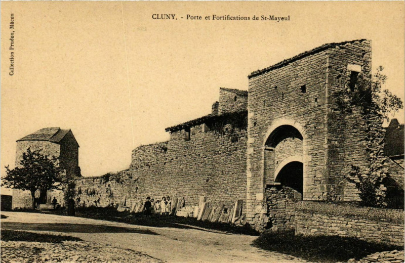 Carte postale ancienne Cluny Porte et Fortifications de Saint-Mayeul France à Cluny