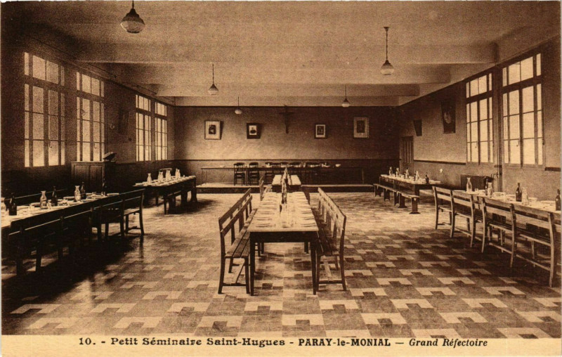 Carte postale ancienne Paray le Monial Petit Seminaire Saint-Hugues France à Paray-le-Monial