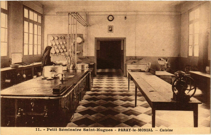 Carte postale ancienne Paray le Monial Petit Seminaire Saint-Hugues France à Paray-le-Monial