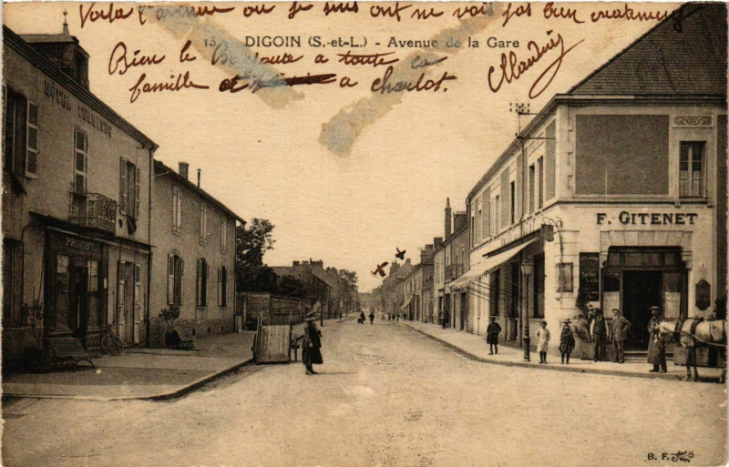 Carte postale ancienne Digoin Avenue de la Gare France à Digoin