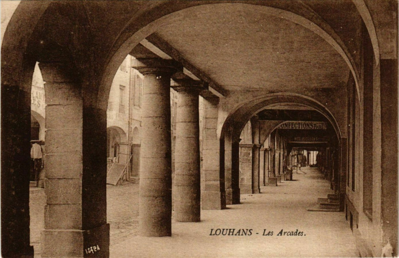 Carte postale ancienne Louhans Les Arcades France à Louhans