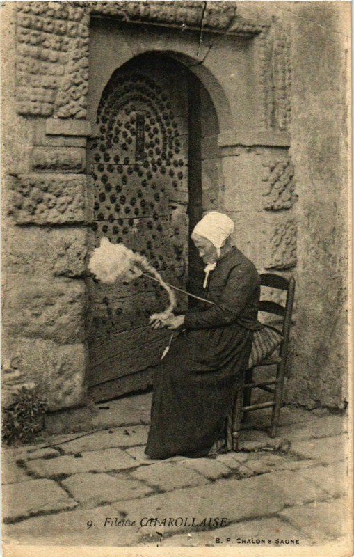 Carte postale ancienne Charolles Fileuse France à Charolles