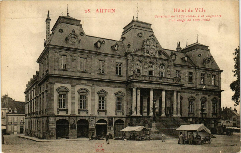 Carte postale ancienne Autun Hotel de Ville France à Autun