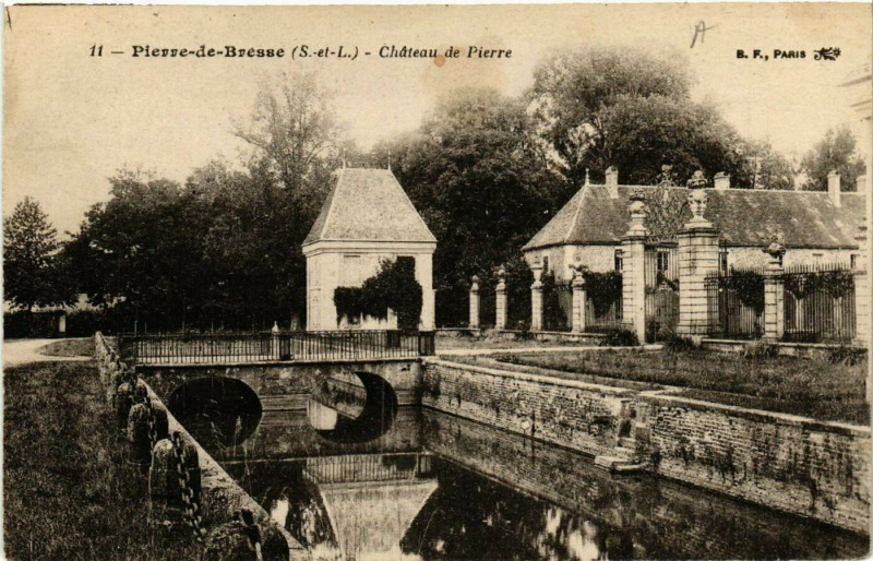 Carte postale ancienne Pierre-de-Bresse - Chateau de Pierre à Pierre-de-Bresse