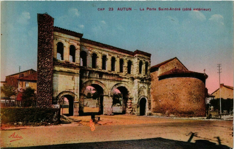 Carte postale ancienne Autun - La Porte Saint-Andre (cote exterieur) à Autun