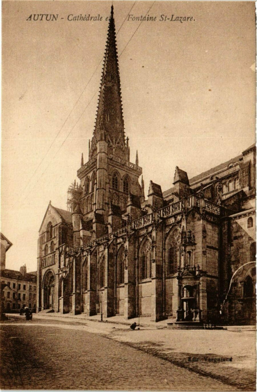 Carte postale ancienne Autun - Cathedrale et Fontaine Saint-Lazare à Autun