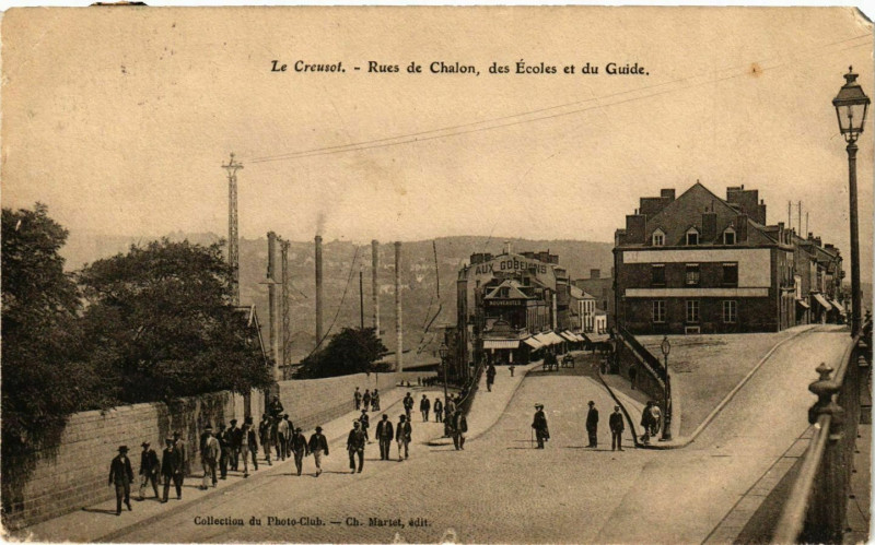 Carte postale ancienne Le Creusot - Rues de Chalon des Ecoles et du Guide au Creusot