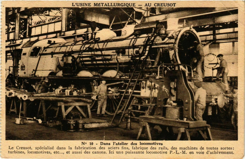 Carte postale ancienne L'Usine Metallurgique - Au Creusot - Dans l'atelier des locomotives