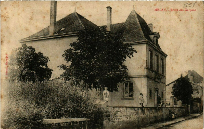 Carte postale ancienne Melay - Ecole des Garcons à Melay