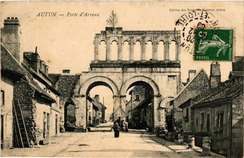 Carte postale ancienne Autun - Porte d'Arroux à Autun
