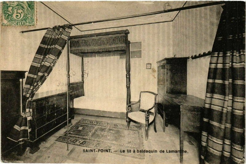 Carte postale ancienne Le lit à baldaquin de Lamartine à Saint-Point