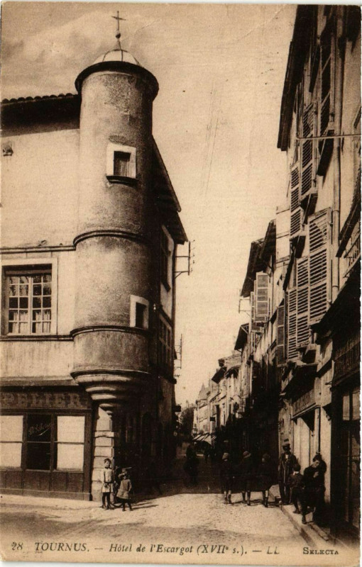 Carte postale ancienne Tournus - Hotel de l'Escargot (Xvii s.) à Tournus