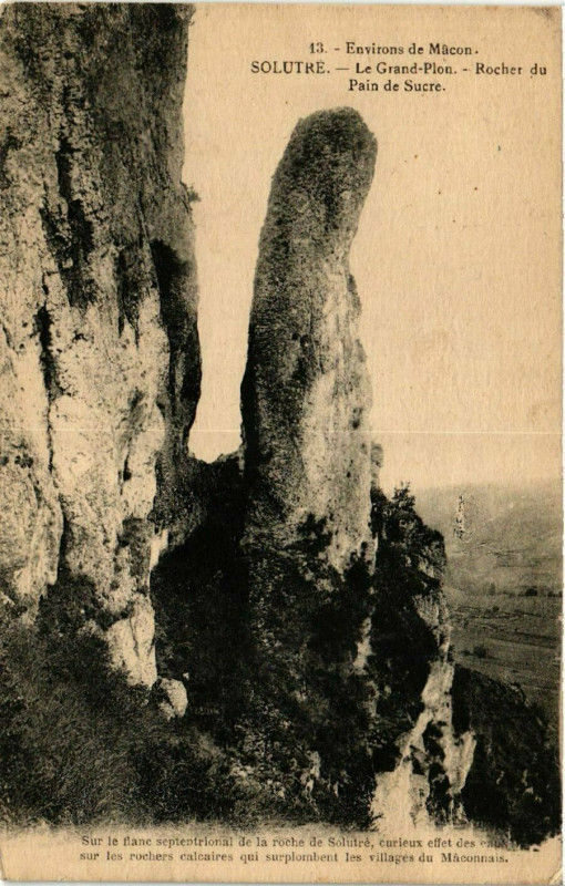 Carte postale ancienne Env. de Macon - Solutre - LeGrand-Plon - Rocher du Pain à Mâcon