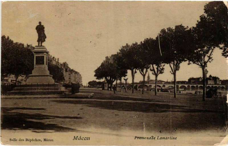 Carte postale ancienne Macon - Promenade Lamartine à Mâcon