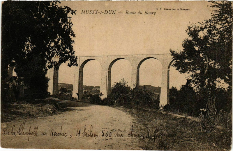 Carte postale ancienne Mussy-s-Dun - Route du Bourg