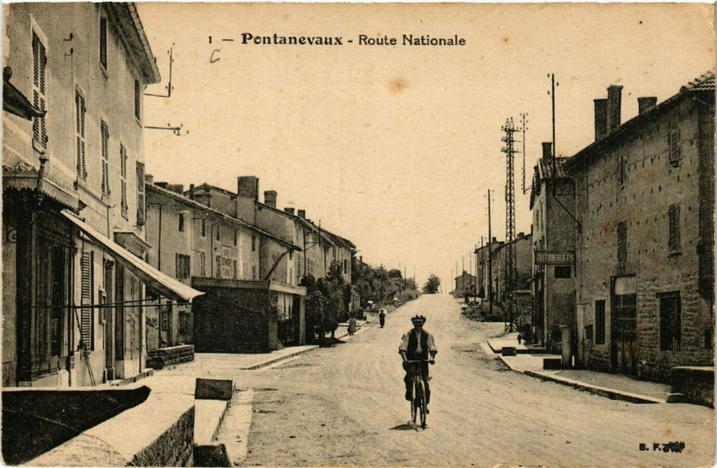 Carte postale ancienne Pontanevaux - Route Nationale