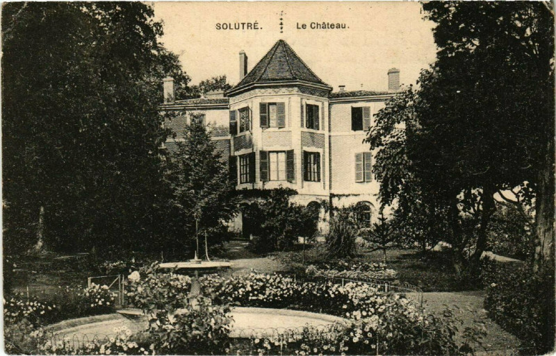 Carte postale ancienne Solutre - Le Chateau à Château