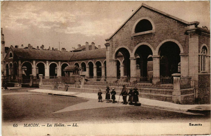 Carte postale ancienne Macon - Les Halles à Mâcon