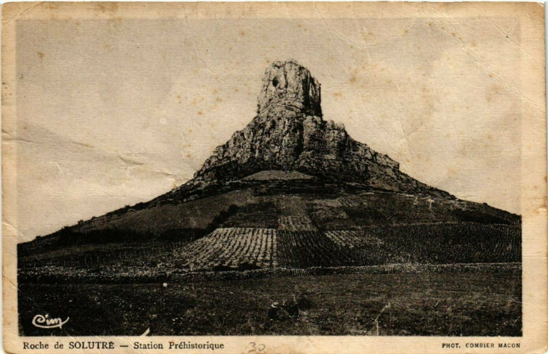 Carte postale ancienne Roche de Solutre - Sation Prehistorique