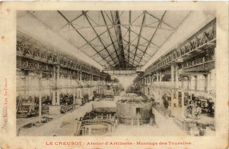 Carte postale ancienne Le Creusot - Atelier d'Artillerie - Montagne des Tourelles au Creusot