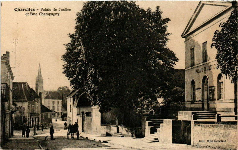 Carte postale ancienne Charolles - Palais de Justice et Rue Champagny à Charolles