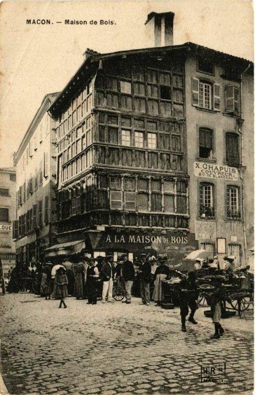 Carte postale ancienne Macon - Maison de Bois à Mâcon