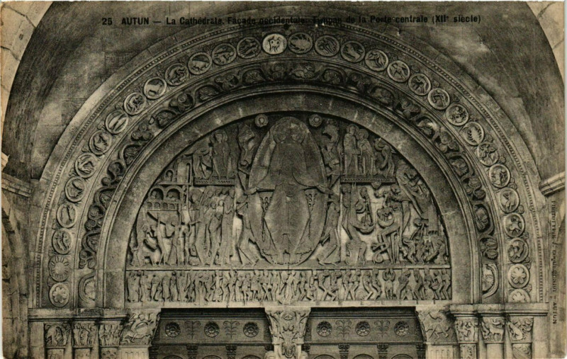 Carte postale ancienne Autun - La Cathedrale Facade occidentale Tympan de la Porte à Autun