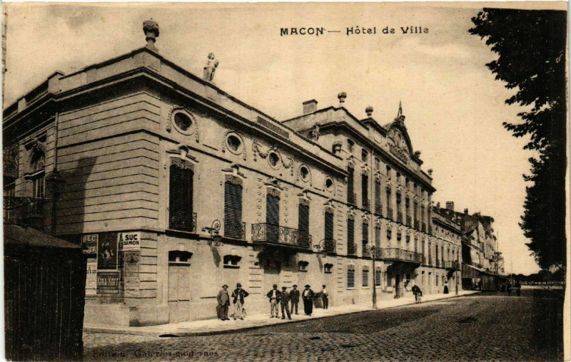 Carte postale ancienne Macon - Hotel de Ville à Mâcon