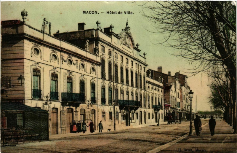Carte postale ancienne Macon - Hotel de Ville à Mâcon