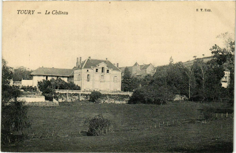 Carte postale ancienne Toury - Le Chateau à Château