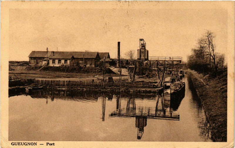 Carte postale ancienne Gueugnon - Port à Gueugnon