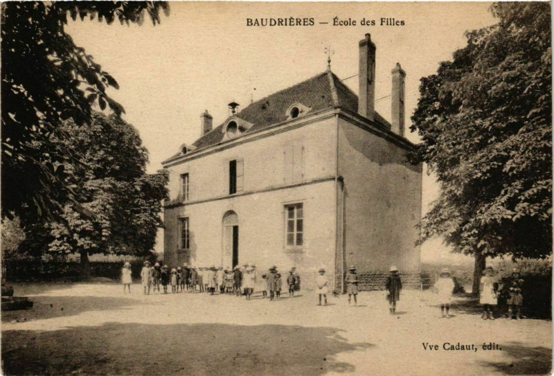Carte postale ancienne Baudrieres - Ecole des Filles à Baudrières