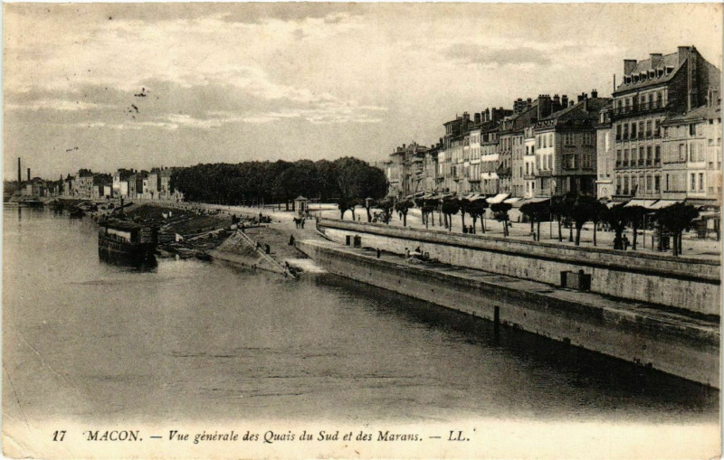 Carte postale ancienne Macon - Vue générale des Quais du Sud et des Marans à Mâcon