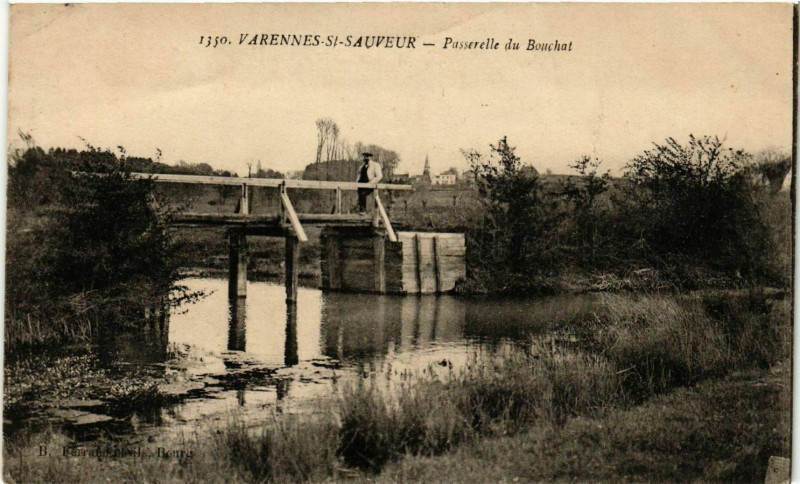 Carte postale ancienne Varennes-Saint-Sauveur - Passerelle du Bouchat à Varennes-Saint-Sauveur