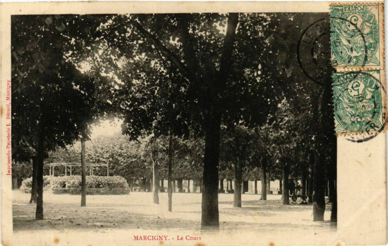 Carte postale ancienne Marcigny - Le Cours à Marcigny