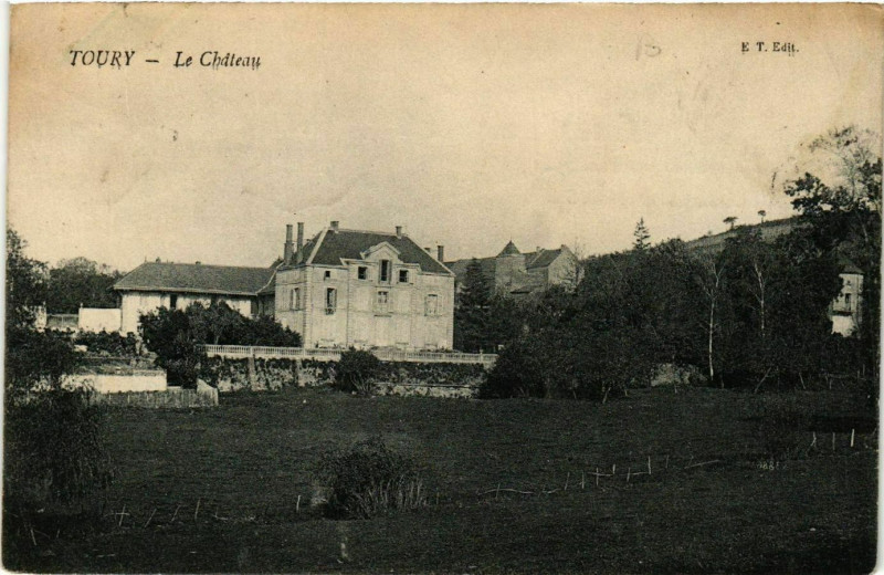 Carte postale ancienne Toury - Le Chateau à Château