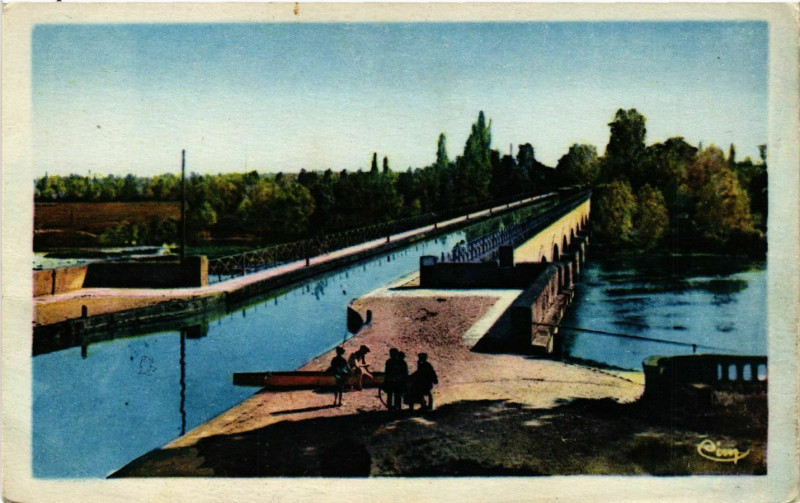 Carte postale ancienne Digoin - Pont Aqueduc sur la Loire à Digoin