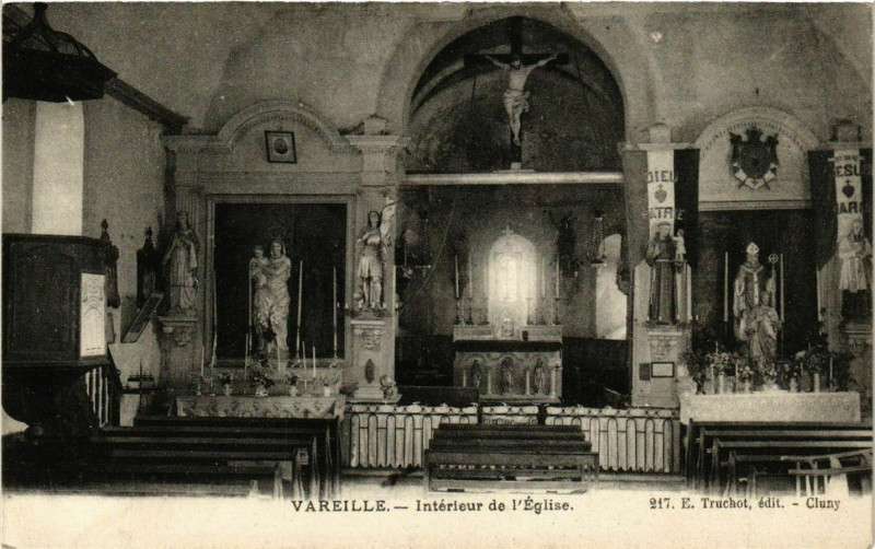 Carte postale ancienne Vareille - Interieur de l'Eglise