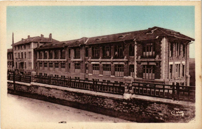 Carte postale ancienne Sanatorium de La Guiche - Facade nord à La Guiche