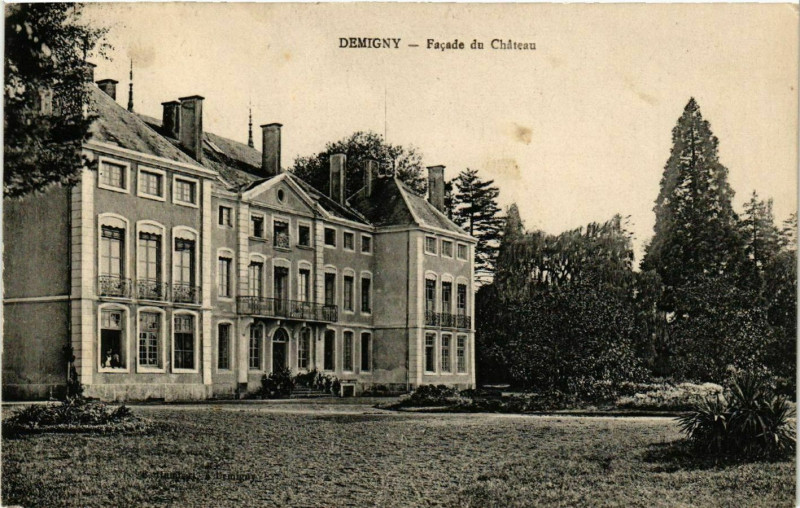 Carte postale ancienne Demigny - Facade du Chateau à Demigny