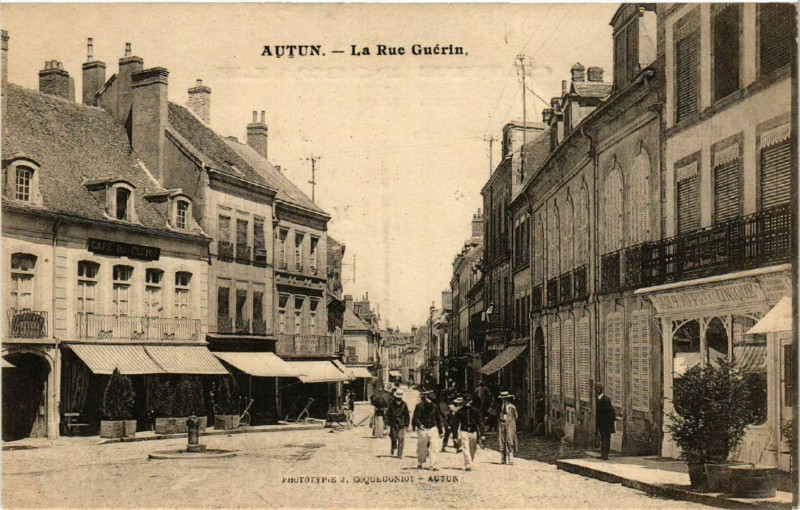 Carte postale ancienne Autun - La Rue Guerin à Autun